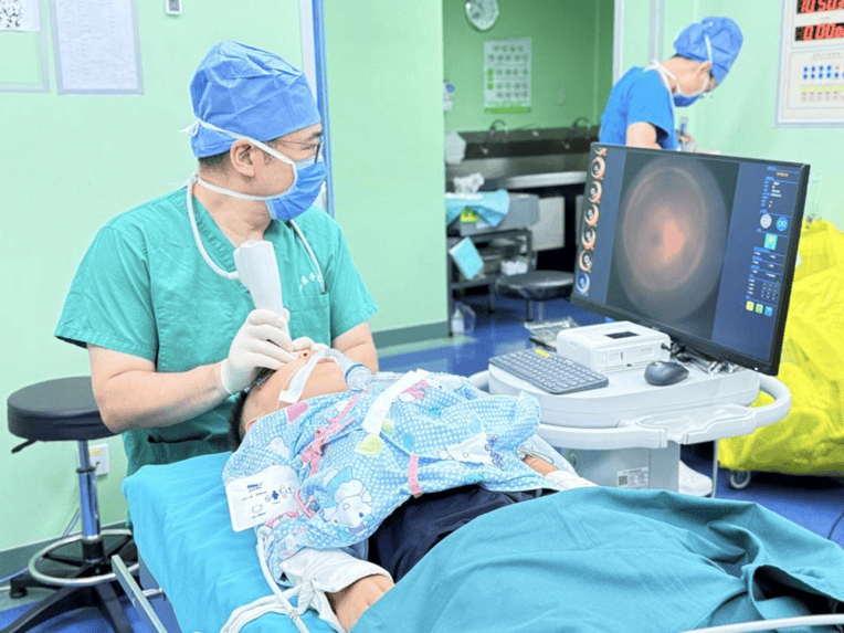 就医帮 | 常规疗法要摘除的眼球保住了！北京儿童医院成功开展全国首例视网膜母细胞瘤前后房注射化疗技术