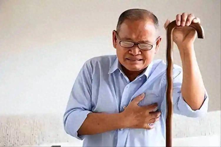 心梗与散步脱不开关系？医生提醒：60岁以后，散步时多注意这4点