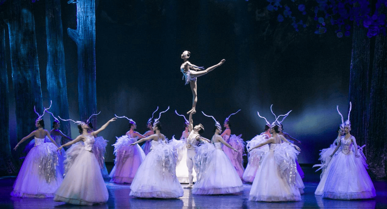 宝安有戏|新版杂技芭蕾剧《天鹅湖》本周末献演深圳滨海艺术中心