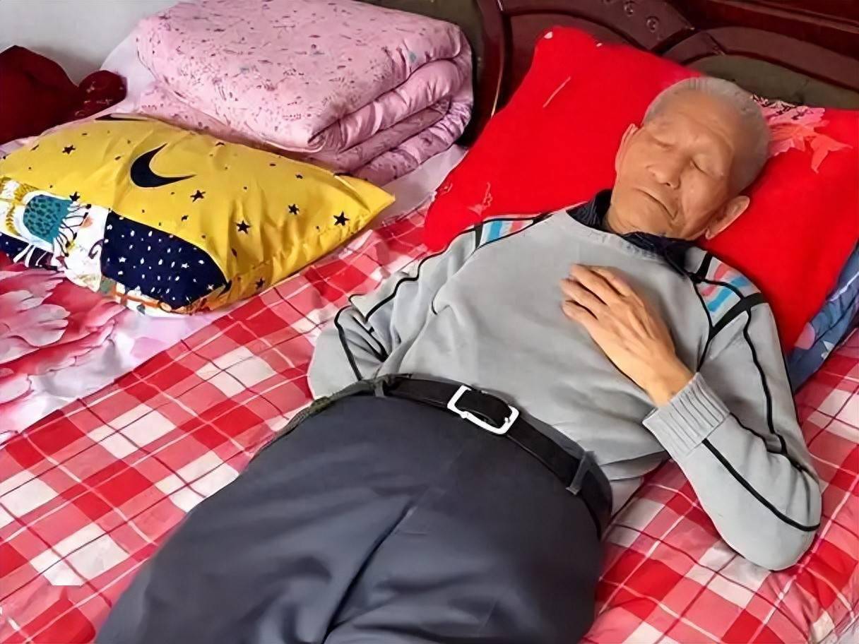 年纪大了少睡午觉？医生叮嘱：大暑后，60岁的老人午睡切记4点