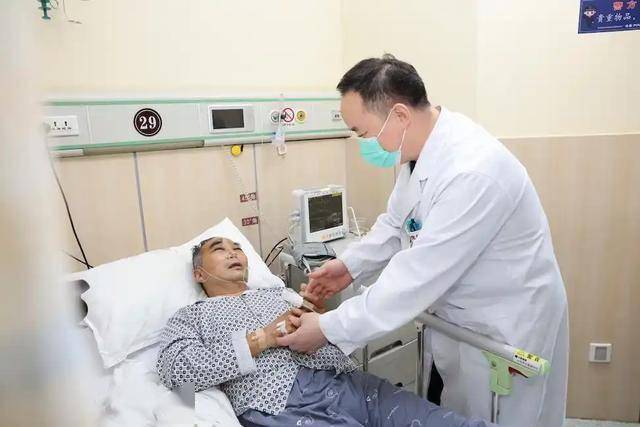 越来越多的人心梗死亡？医生劝告：夏季宁可喝凉水，也别吃这3物