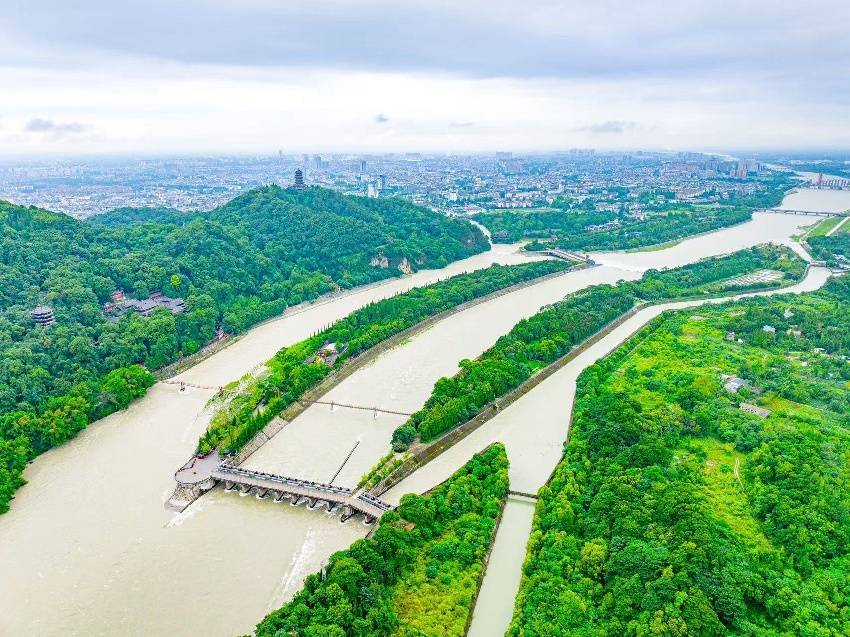 四川都江堰紧急调峰6600万立方米 为成都主城区防汛“减压”