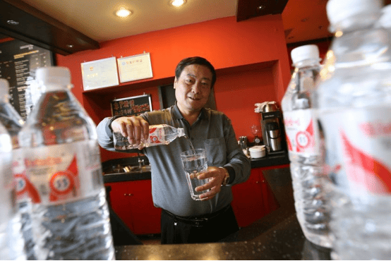 继承者之战：宗馥莉娃哈哈股份建立在谎言之上？