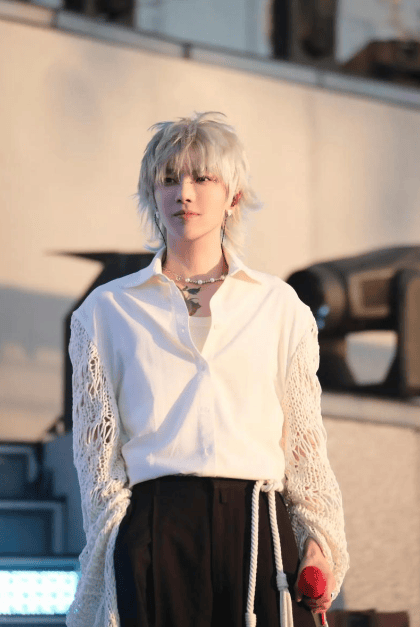 原创            “最惨超女冠军”现状曝光，曾一年挥霍200万，如今月薪8000无人识……