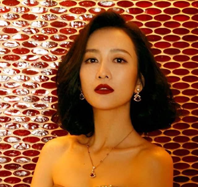 原创            全网等她开口解释，她却选择闭嘴！9年沉默的智慧