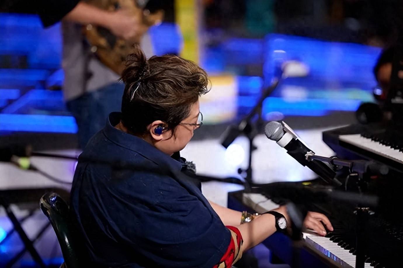 原创            吃相难看，韩红看破又说破，彻底撕下唐国强自以为豪的体面