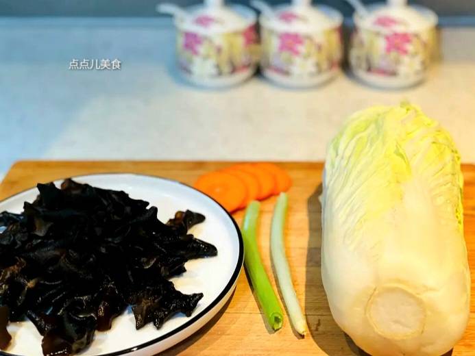 它是“天然祛湿菜”，天热湿气重吃它准没错，健脾祛湿，防便秘，赶紧收藏