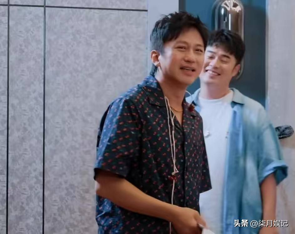 原创            《五哈》收官,兄弟真情暴露,邓超哭陈赫暖心安慰