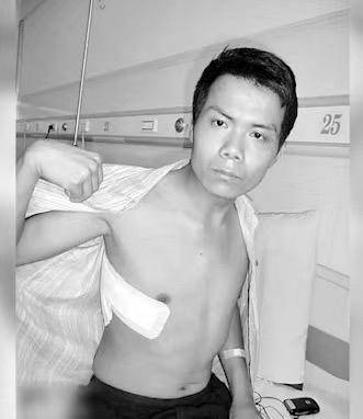 张海超开胸验肺16年后：说起生活泪流不止，但好好活着仍是他的责任