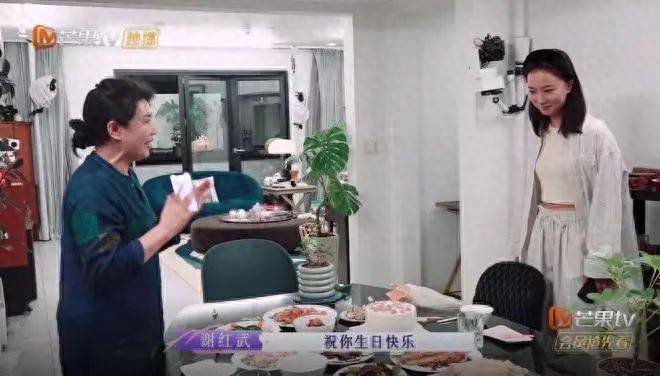 原创            41岁女明星未婚独居 , 母亲上综艺催婚她当场白眼 , 网友：难怪火不了