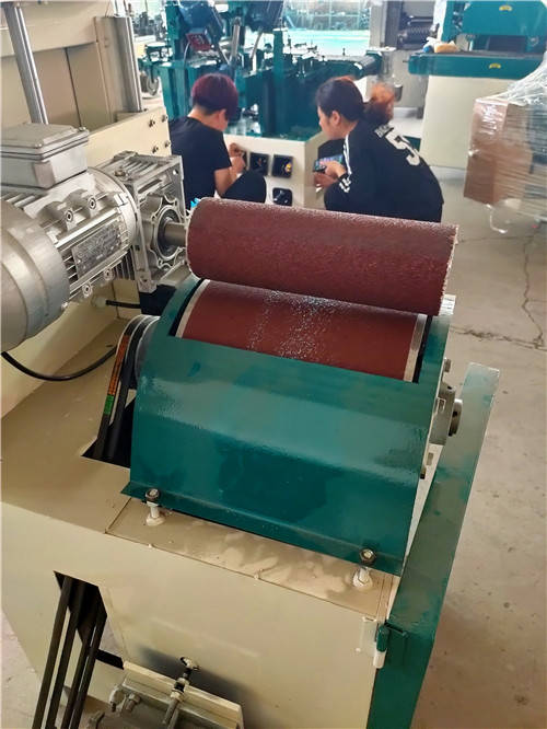 木工圆盘砂光机 实木砂光机：木工师傅的打磨利器