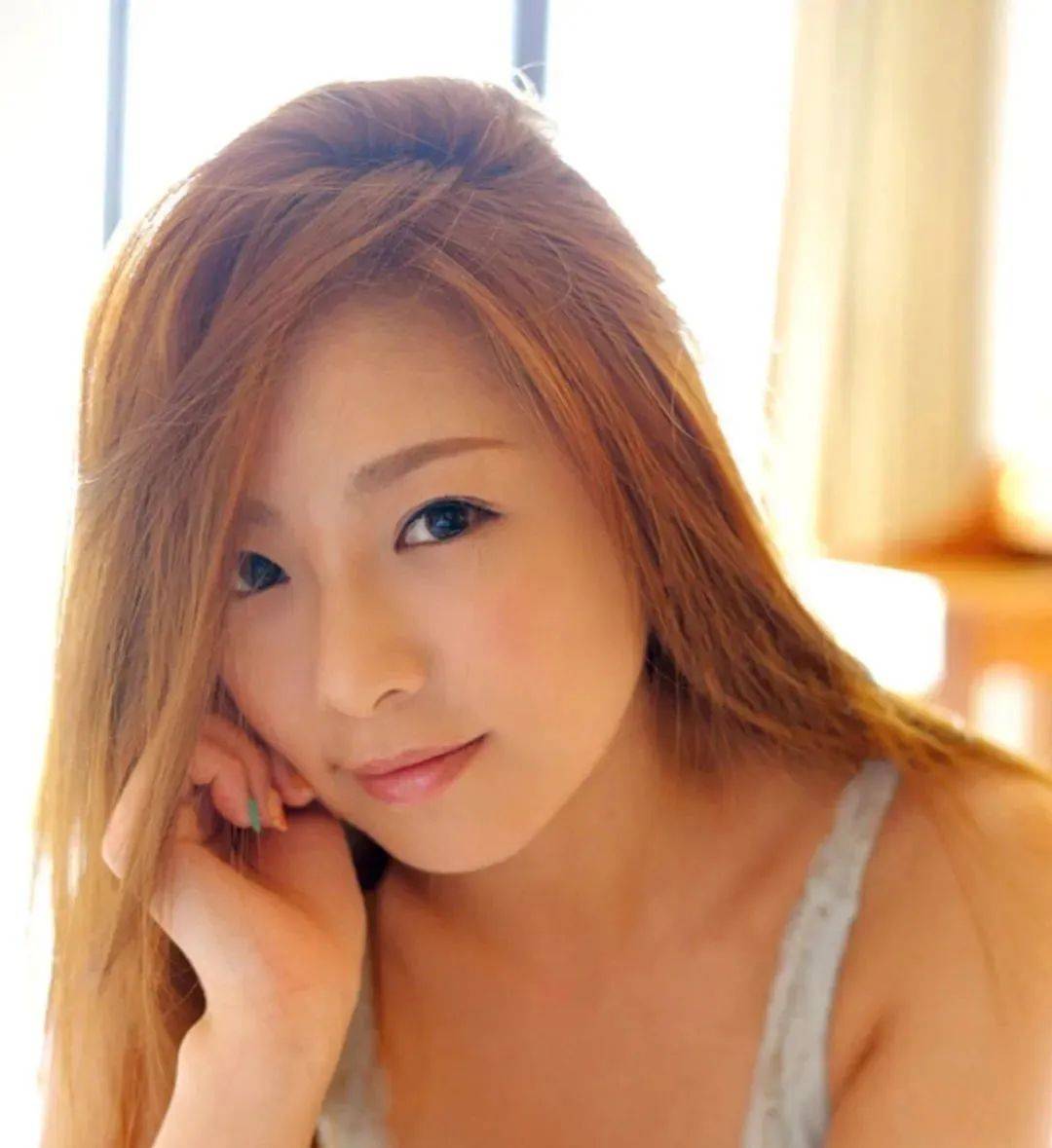 80后职场女战神！颜值气质双在线，这状态太犯规了！