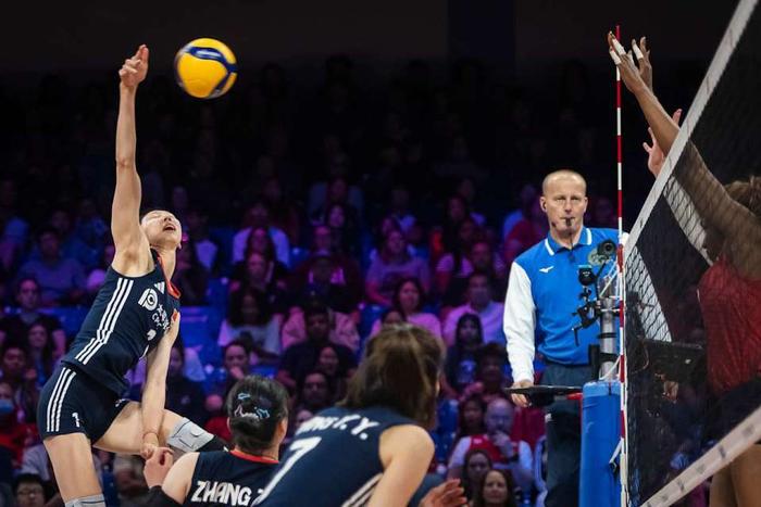 国际排联：吴梦洁27分助中国女排大逆转击败美国女排