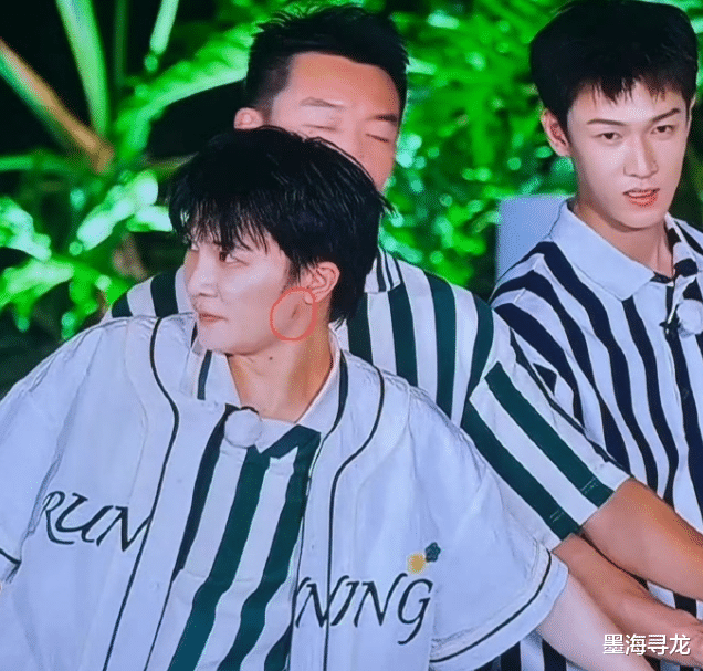 原创            《奔跑吧》争议不断，周深被拖11秒，脸部受伤发文报平安