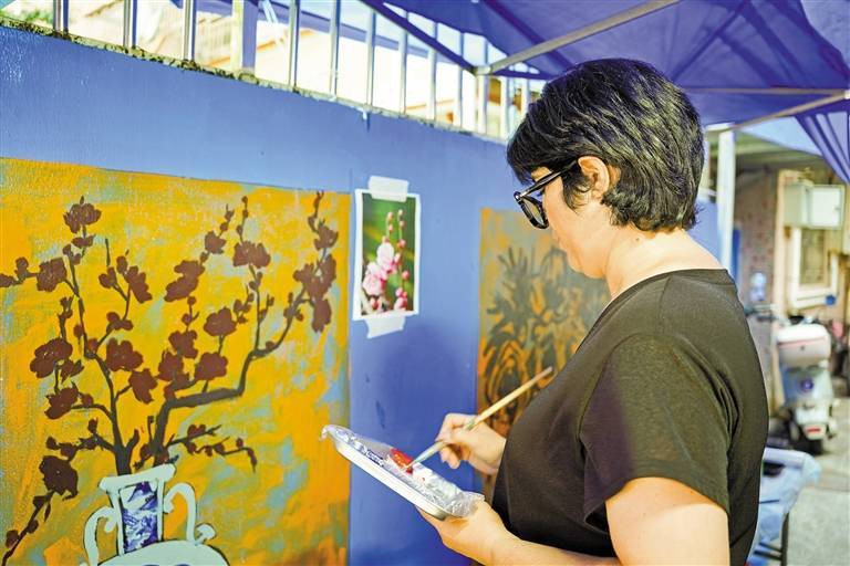 蛇口这面墙“开花”了 葡萄牙艺术家用画笔美化在深圳的社区家园