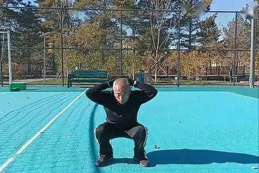 医生发现：每天坚持深蹲的冠心病患者，不出半年，身体或有3改善