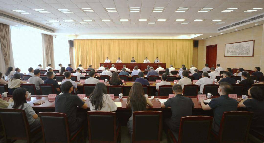 完全拥护、坚决服从省委决定！新任安徽省委常委覃卫国，履新省委政法委书记