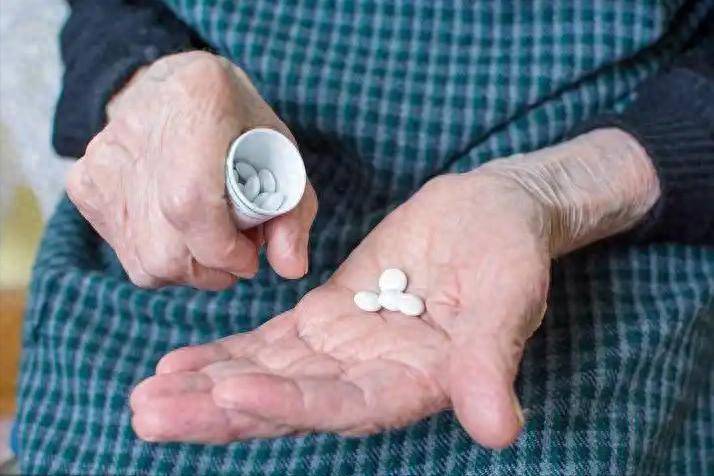 再这么吃降压药，肝就废了！医生：吃药不注意4点，是在给肝上刑