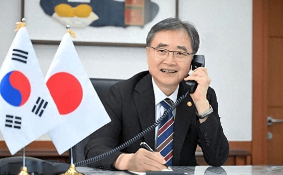 中方不用给韩国留座位了？李在明9月行程恐怕要凉，中国外长挂断电话，送给韩国一句话