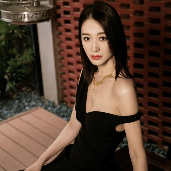 “低情商”的李小冉，先得罪刘晓庆，又删了何炅？