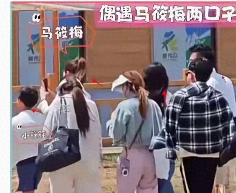 原创            张兰回国一家人聚餐，玥儿抵触奶奶拥抱、表情高冷，俩人像是不熟