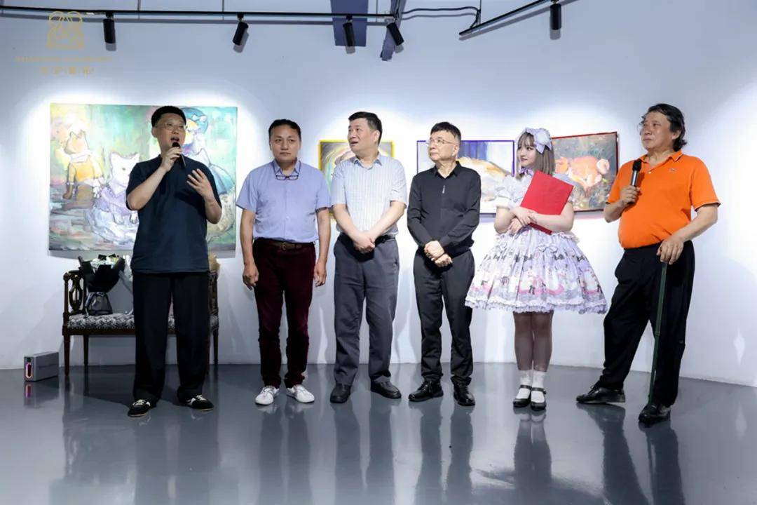 走进「乐园」| 阿莉亚娜·施的绘画世界