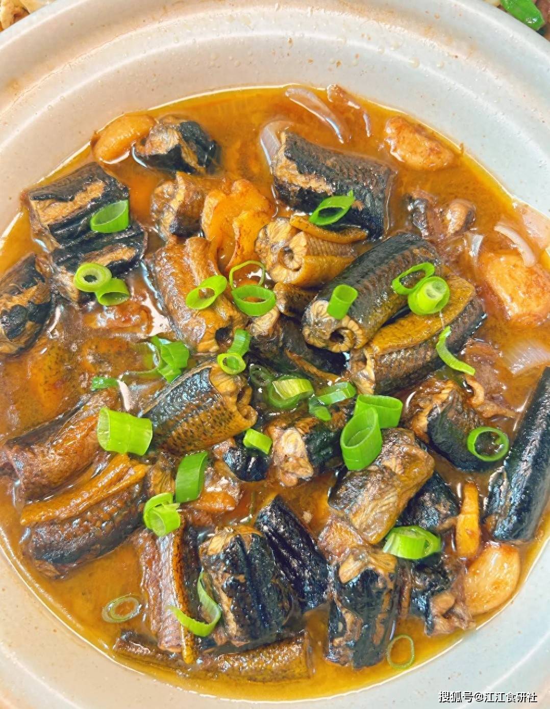 原创            小暑时节，别忘了吃这菜，小暑吃它“赛人参”，补血补气、除风湿