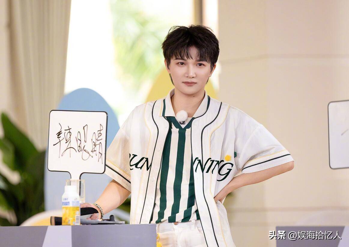 原创            娱乐圈现象，新一轮风波，32岁周深身上展现