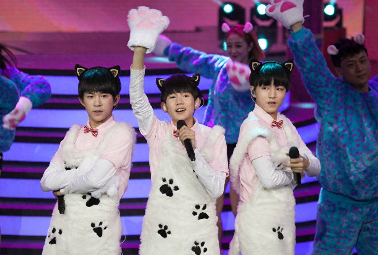 原创            TFBOYS单飞8年：人气王滑坡？不起眼的他竟成顶流！差距太意外