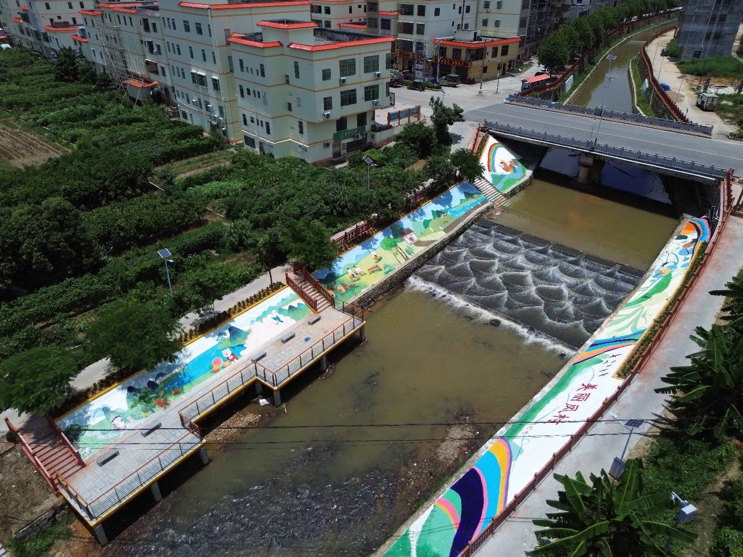 五所高校“百千万工程”突击队齐聚肇庆市德庆县凤村镇，书写艺术赋能乡村振兴的生动实践