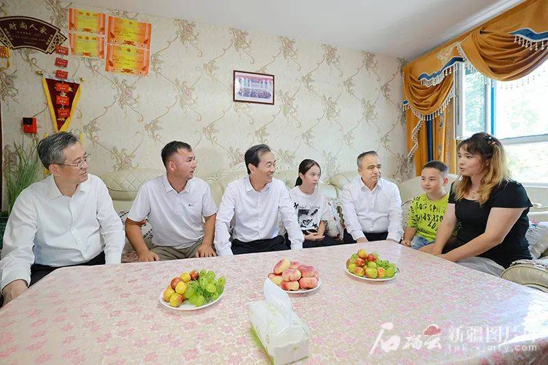 陈小江艾尔肯·吐尼亚孜深入和田阿克苏和兵团有关师市调研