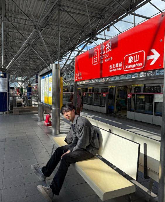 香港知名创作人被现场“捉奸”，三个月后想复出，观众评论两极化