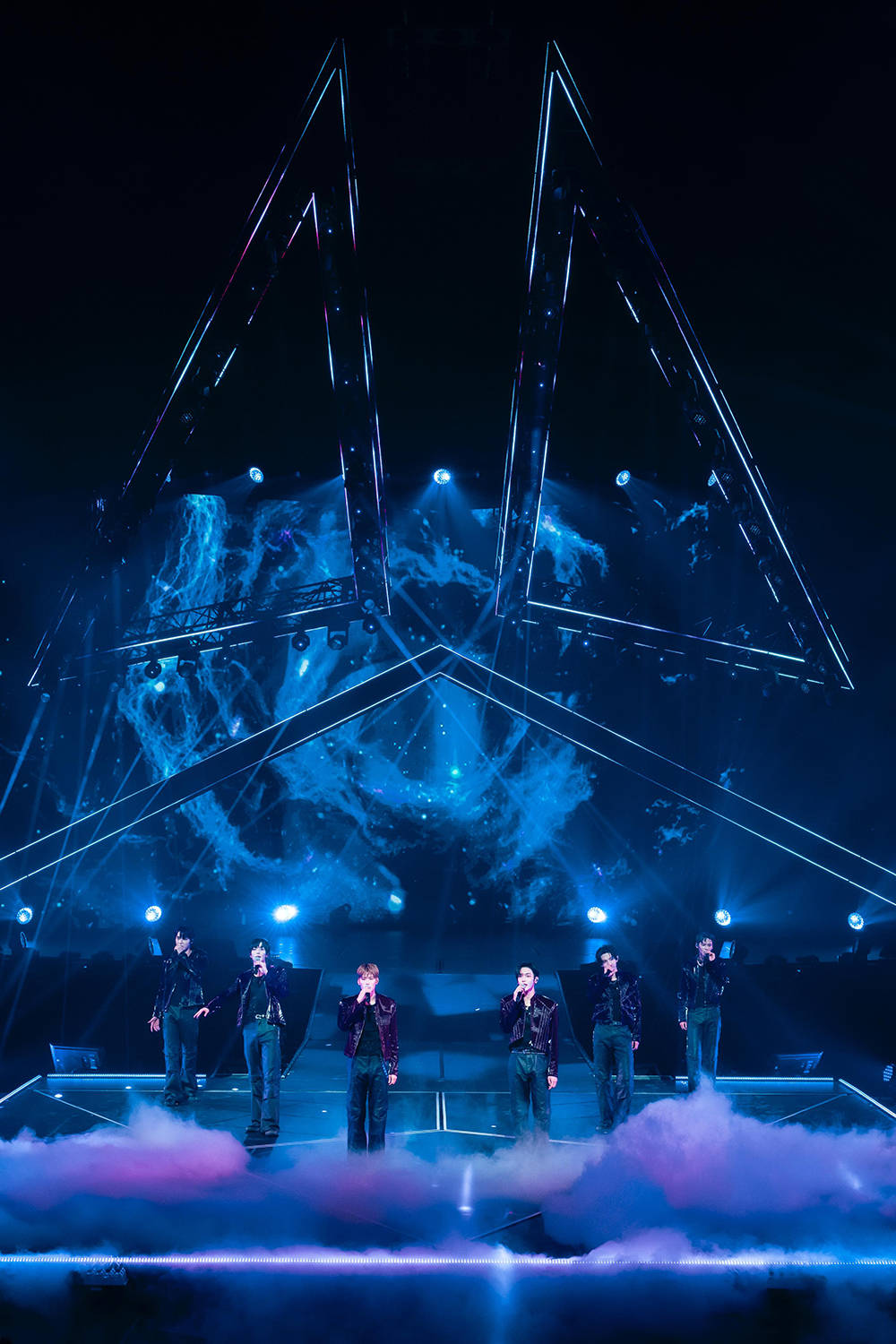 RIIZE在日本大放异彩！连续两周登顶Oricon榜单 + 演出“全席售罄”