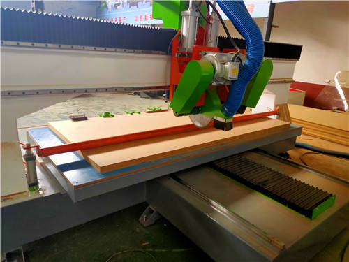 木工裁板锯 自动往复锯：匠心工艺，满足木工多样化需求