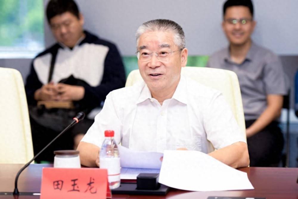 《中国绣娘》新书发布及非遗图书影像捐赠暨刺绣文化推广仪式在京举行