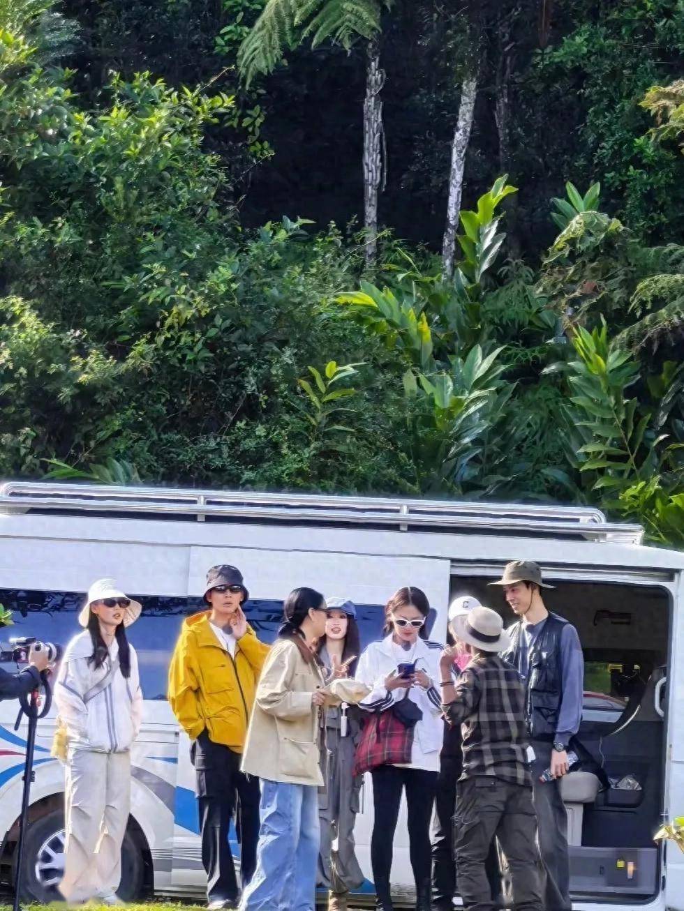 原创            《花少7》开录了，你们看龚俊和张晚意都来了吧！