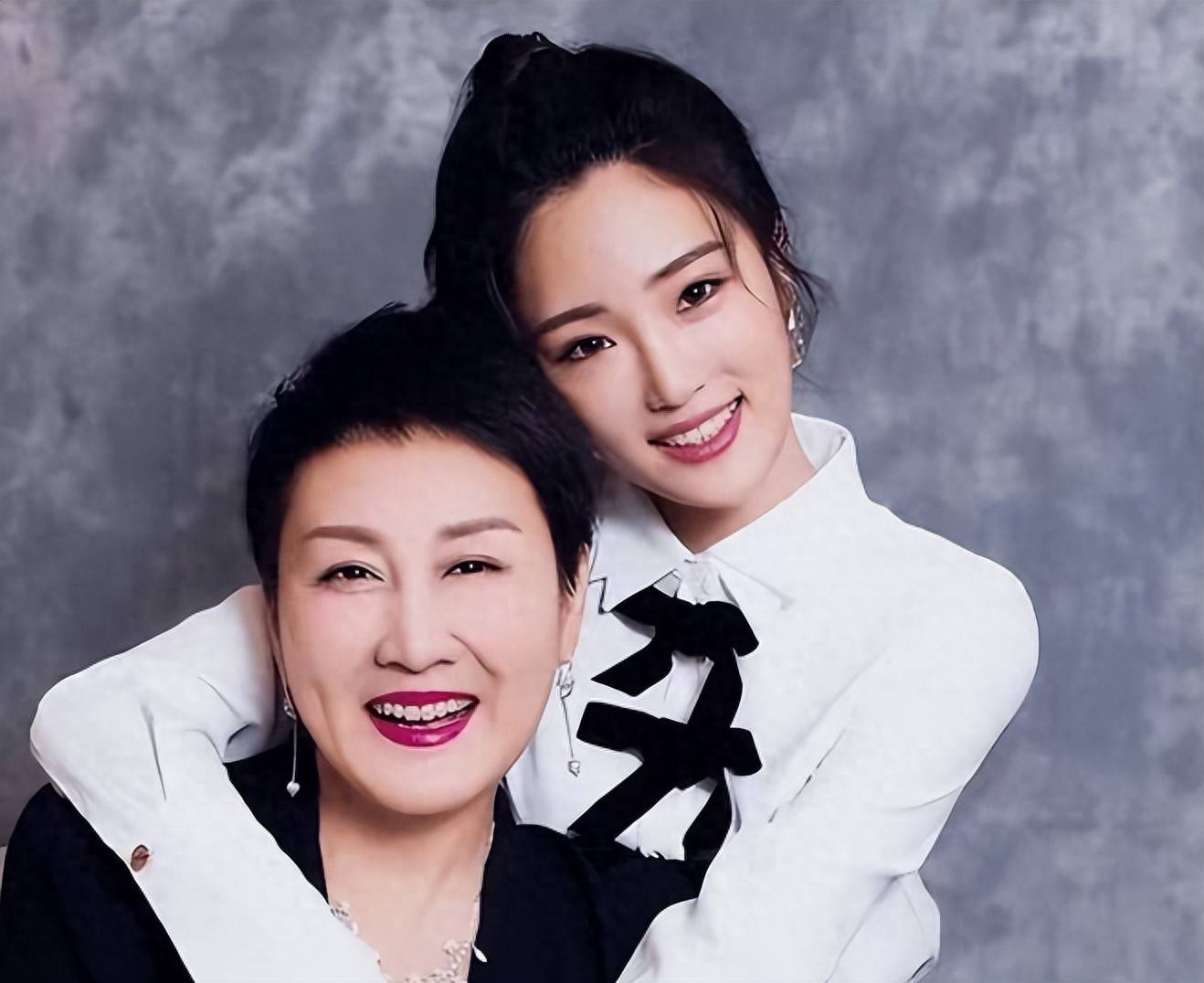 原创            张凯丽女儿，综艺显“公主症”，全网热议丢脸