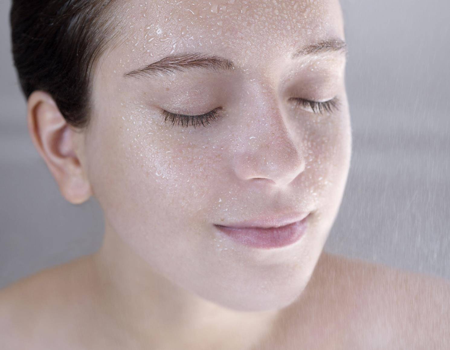 抗皱纹抗衰老哪个牌子好？淡纹塑造精致灵动眉