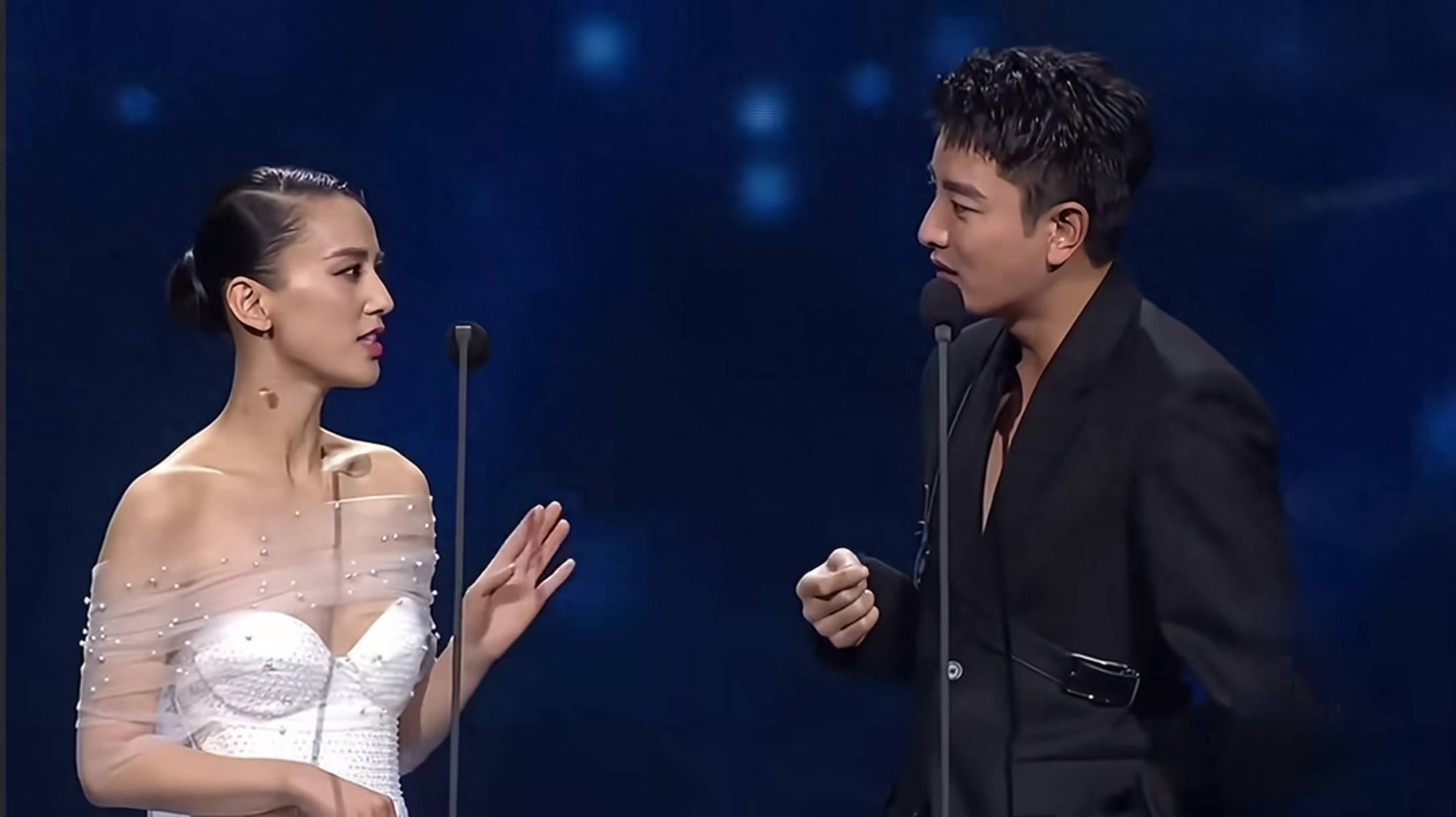 原创            黄圣依说贾乃亮：以前含蓄，如今变得越来越能说，一套一套