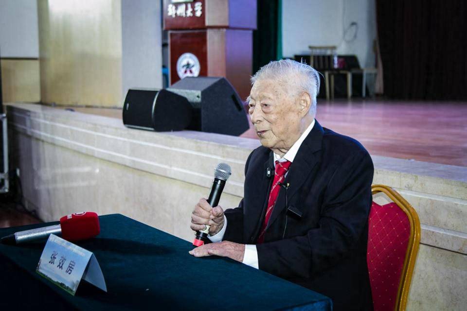 105岁张效房的课堂:当祝福成为最动人的演讲