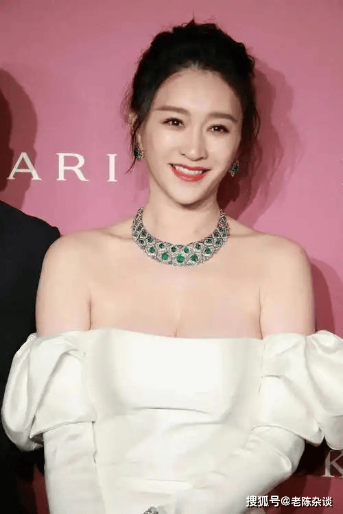 原创            扛不住啊扛不住，李小冉，身材也太饱满有料了！