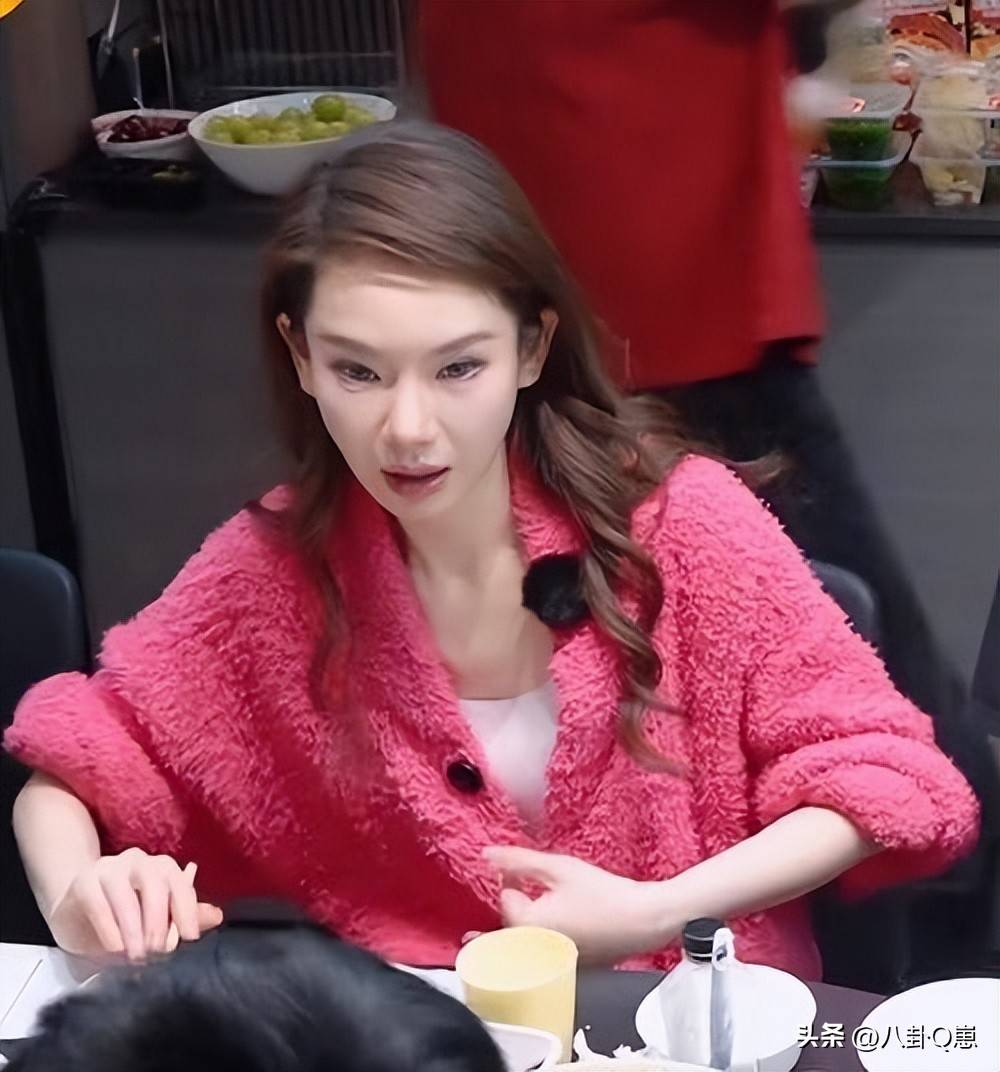 原创            田曦薇瘦成皮包骨，戚薇颜值引热议，李雪琴吸粉无数，节目组真会整活