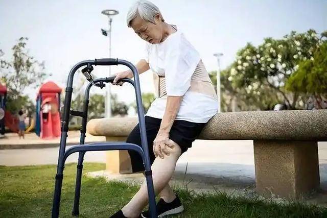 上了年纪，3种运动别乱做！骨科医生：不想关节“报废”，就听劝