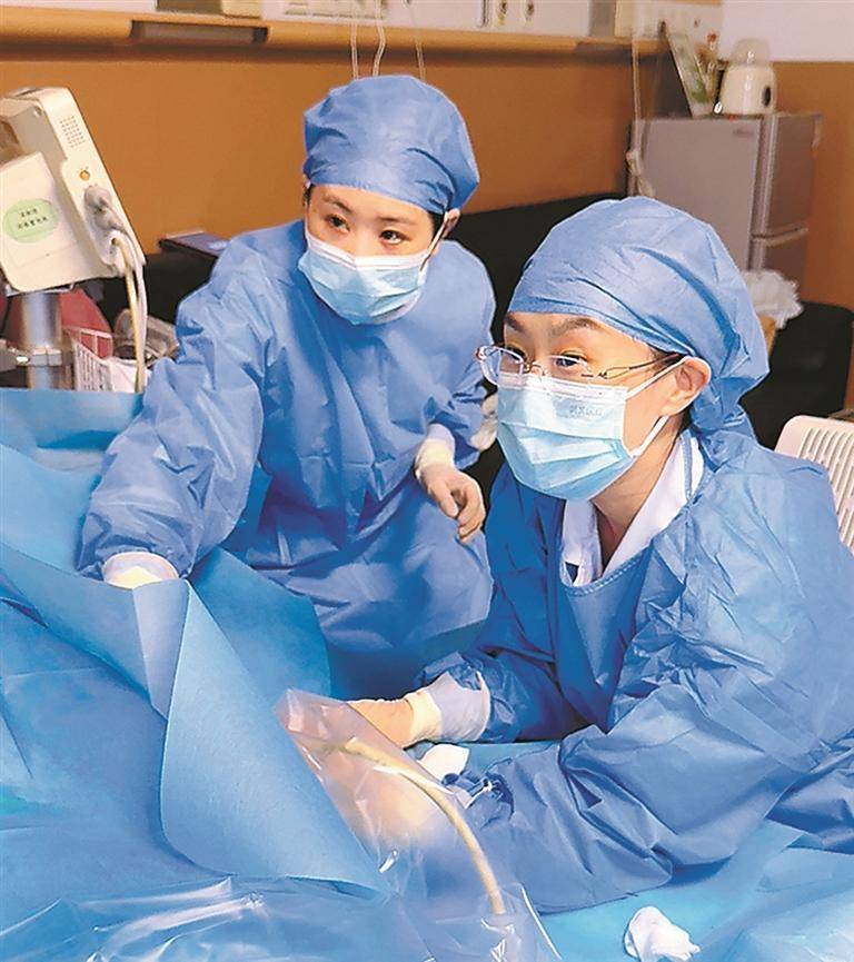 99岁患者血管细如发 医生帮她搭“生命通道”