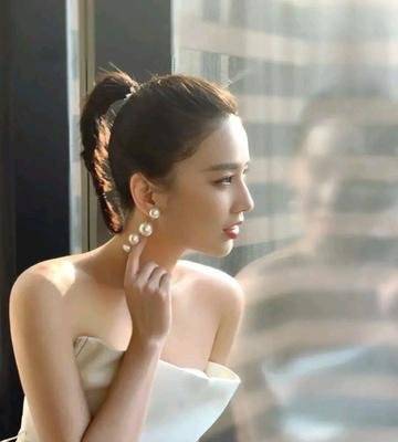 原创            离婚后黄圣依揭开伪装，言语犀利不提杨子，直戳心窝掀起热议