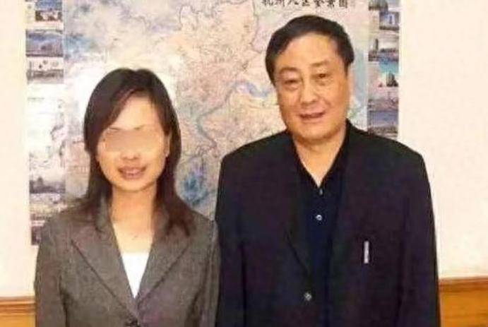 原创            宗庆后遗产案再曝猛料：三房管家貌不惊人，所生子竟由二房抚养？