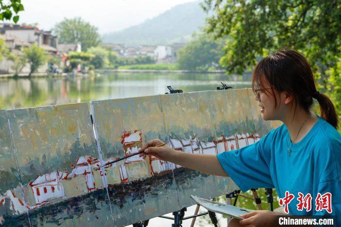 安徽黟县：古村写生热