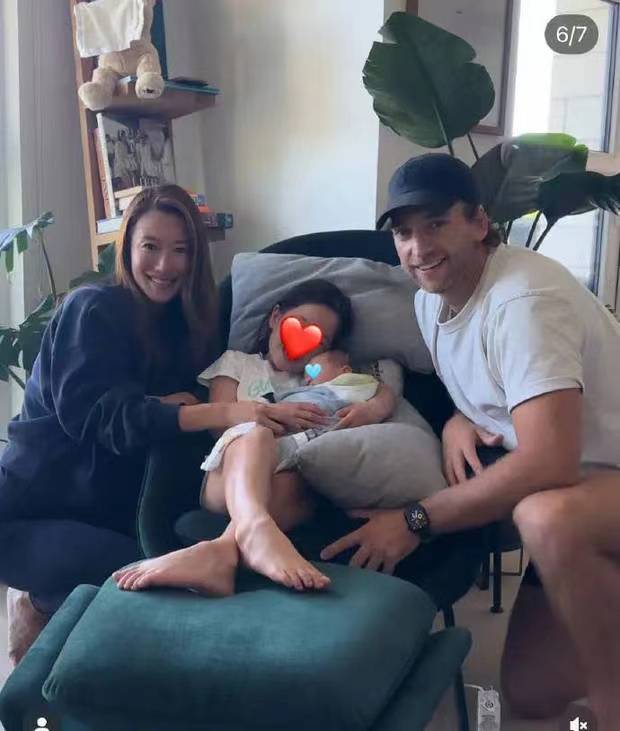 原创            谢霆锋二度做舅舅，妹妹宣布二胎生子，晒一家四口