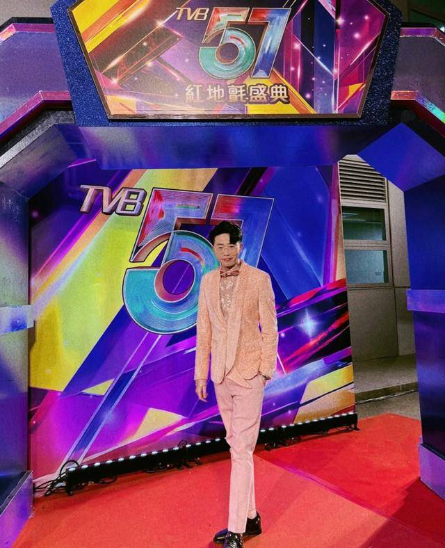 TVB力捧主持年会晚宴翻车？狂赞对手被批无脑，本人淡定回应