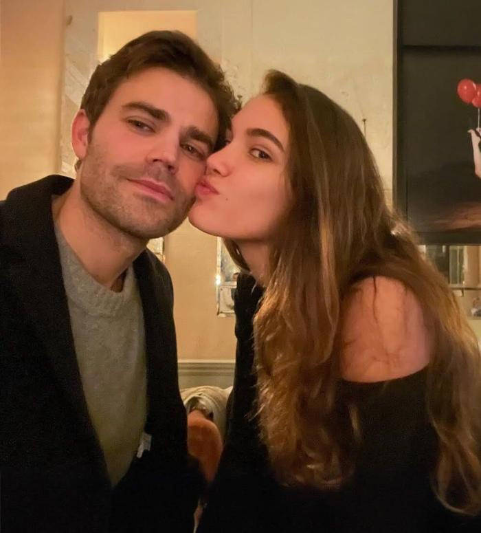 《吸血鬼日记》男主与小17岁女友订婚！此前已有两次婚姻